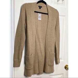 Rib knit cardigan with a waist tie.